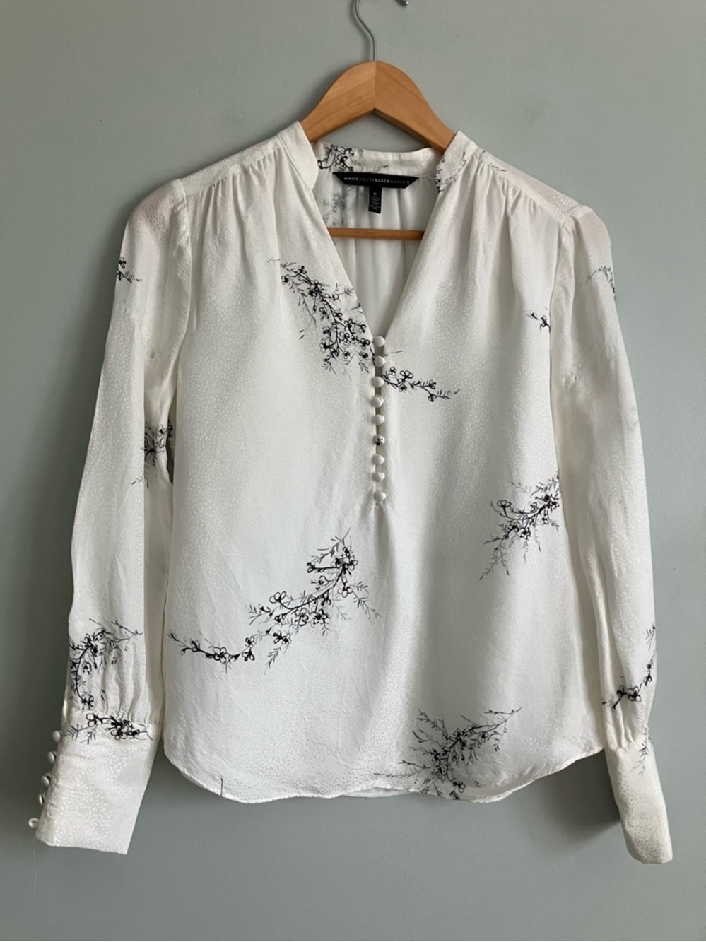 WHBM White and Black Long Sleeve Floral Blouse Size 0
